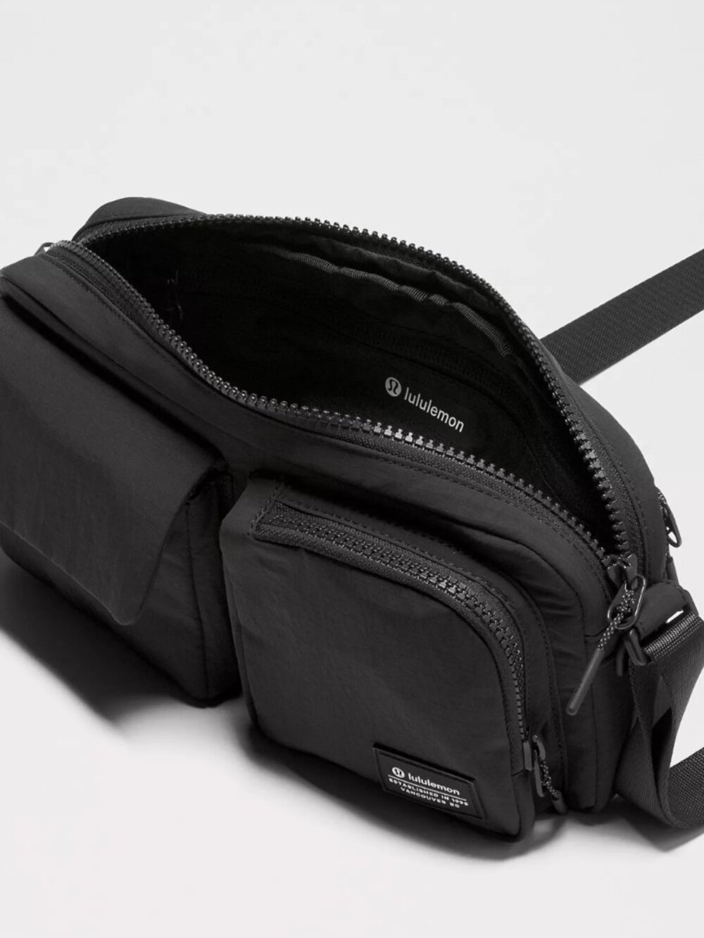 NWOT Lululemon Multi-Pocket Crossbody Bag 2.5L